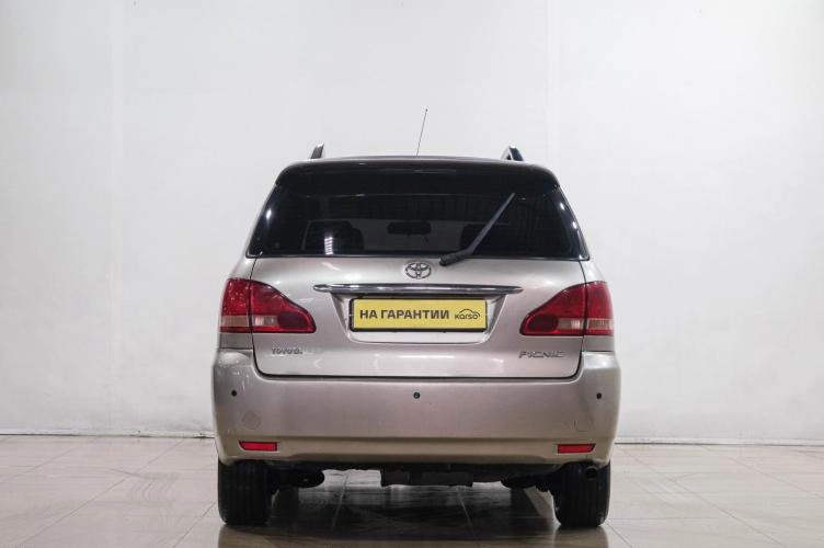 Toyota Picnic 5 из 6