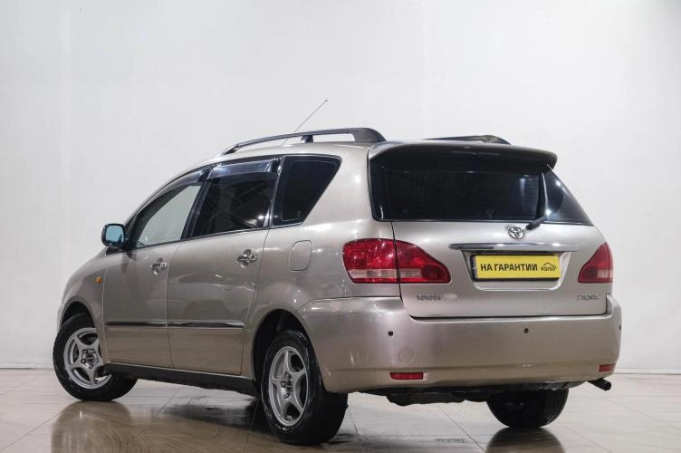 Toyota Picnic 4 из 6
