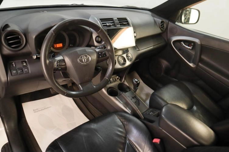 Toyota RAV4 8 из 18