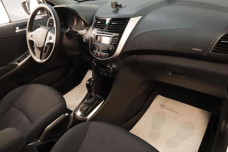 Hyundai Solaris 10 из 20