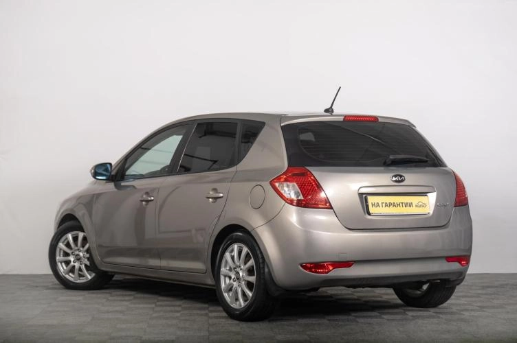 KIA cee'd 5 из 6
