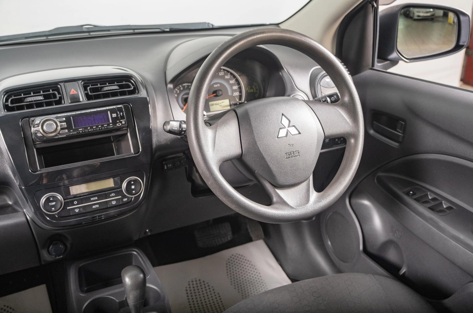 Mitsubishi Mirage 9 из 17