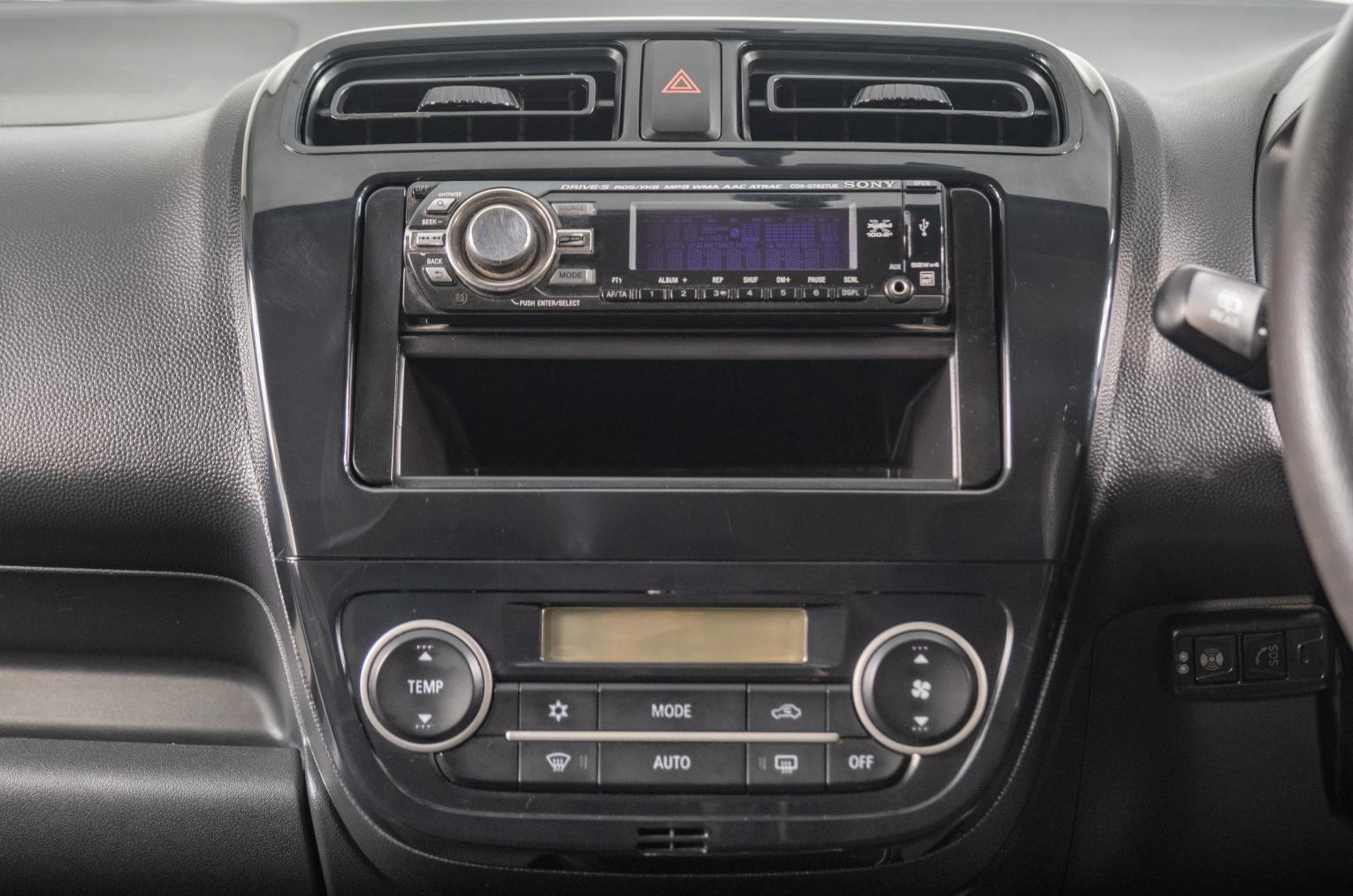 Mitsubishi Mirage 14 из 17