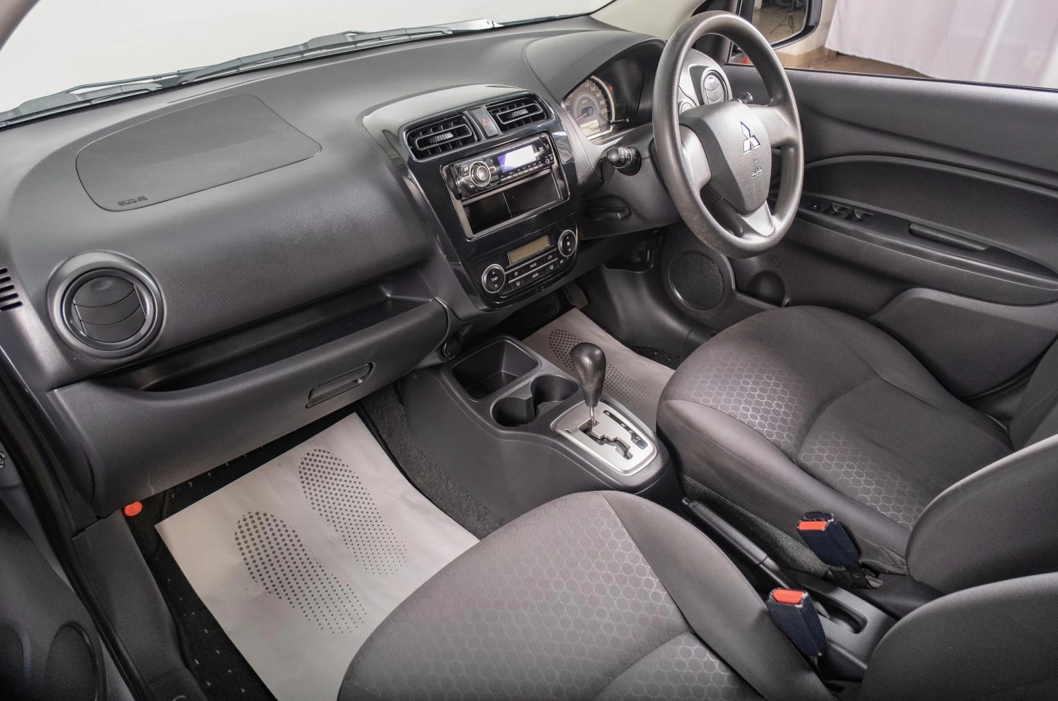 Mitsubishi Mirage 12 из 17