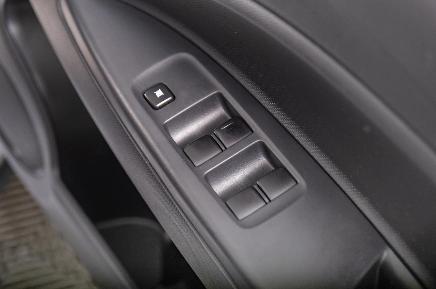 Mitsubishi Mirage 7 из 17