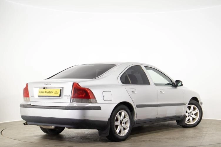 Volvo S60 4 из 6