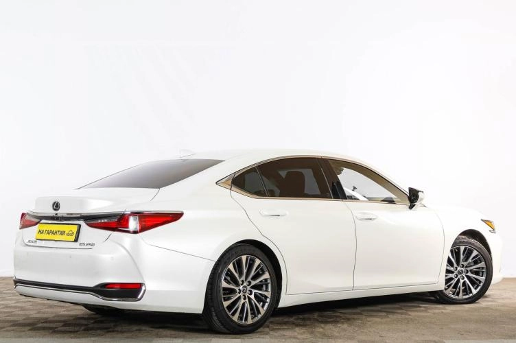 Lexus ES 6 из 6