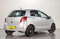 Toyota Vitz 6 из 17