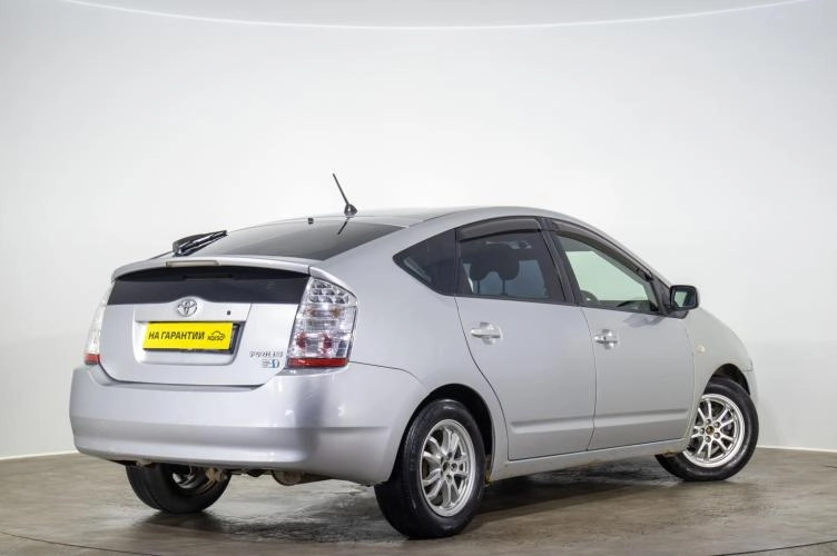 Toyota Prius 4 из 6