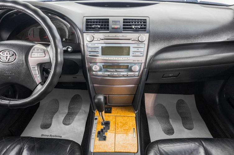 Toyota Camry 18 из 27