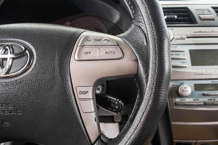Toyota Camry 16 из 27