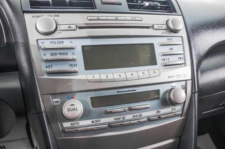 Toyota Camry 19 из 27