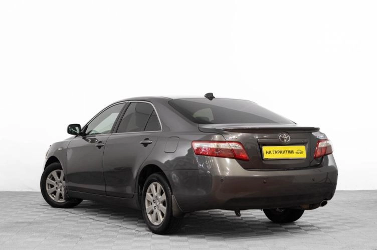 Toyota Camry 6 из 27
