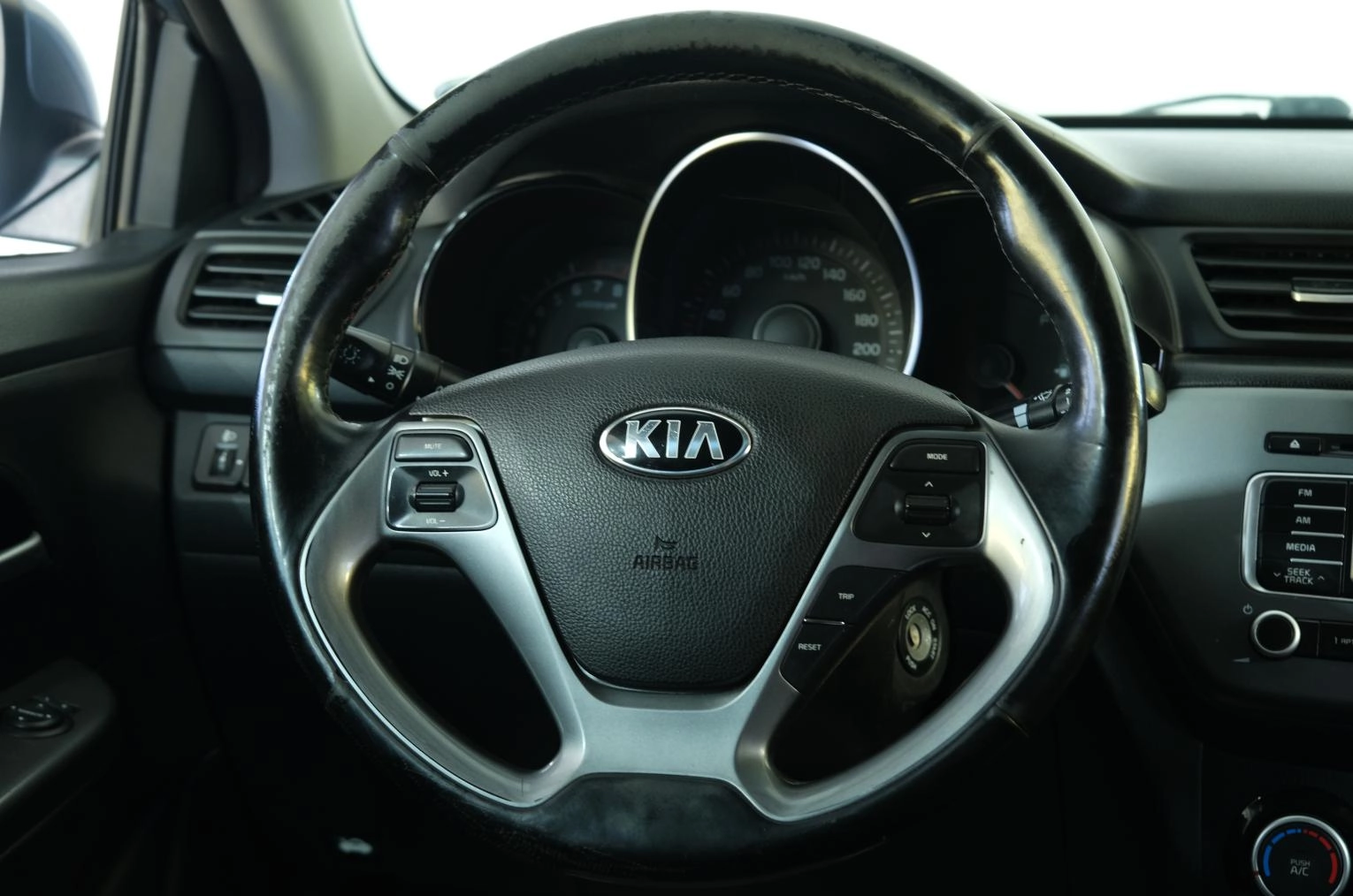 KIA Rio 10 из 18