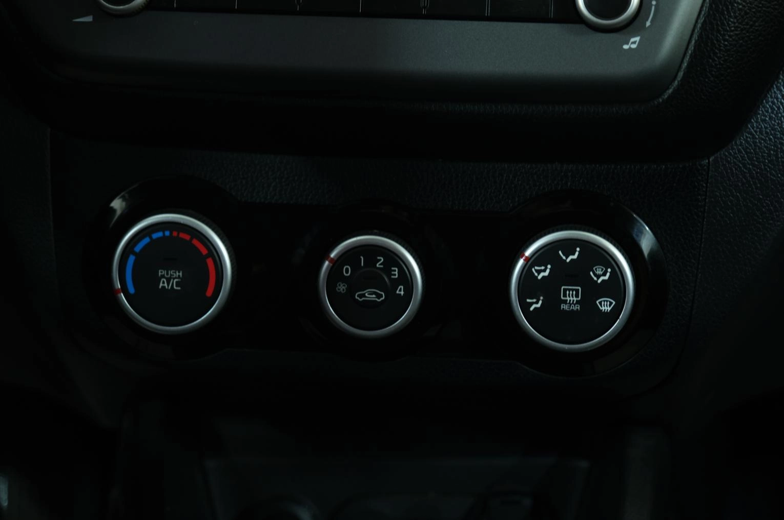 KIA Rio 13 из 18