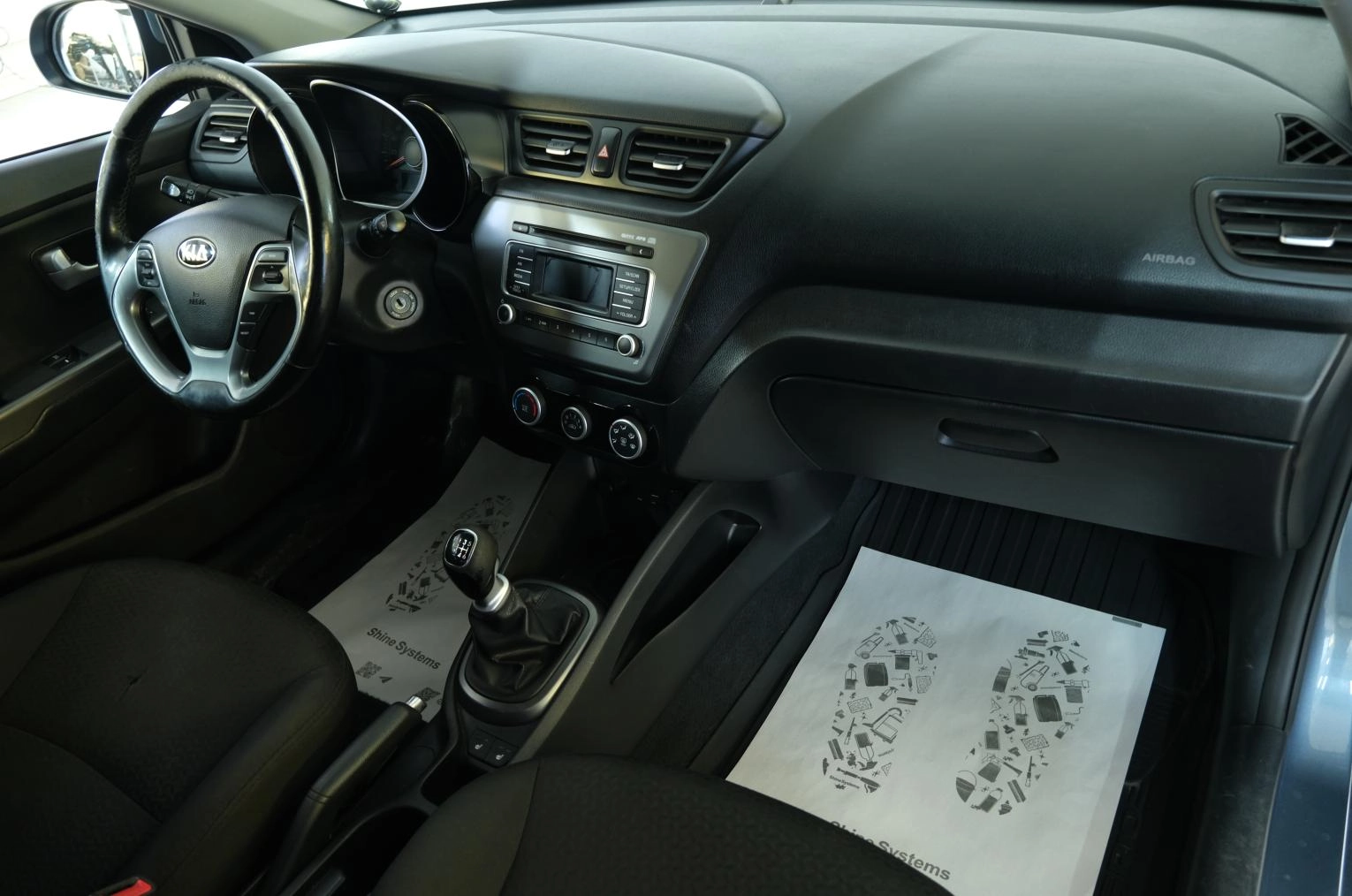 KIA Rio 15 из 18
