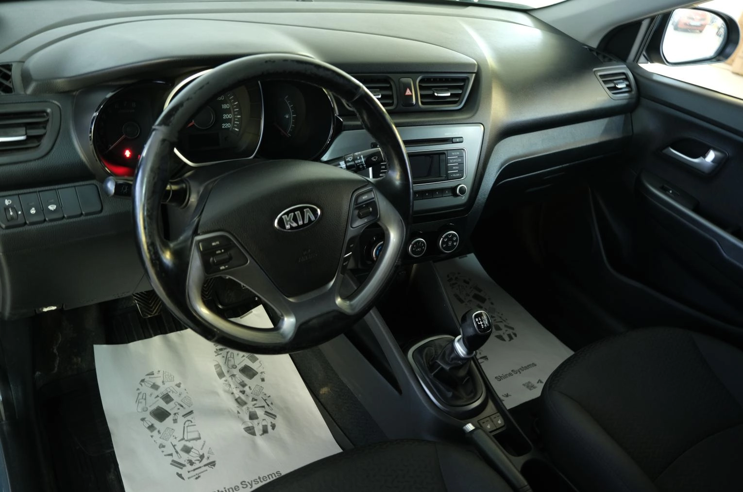 KIA Rio 8 из 18
