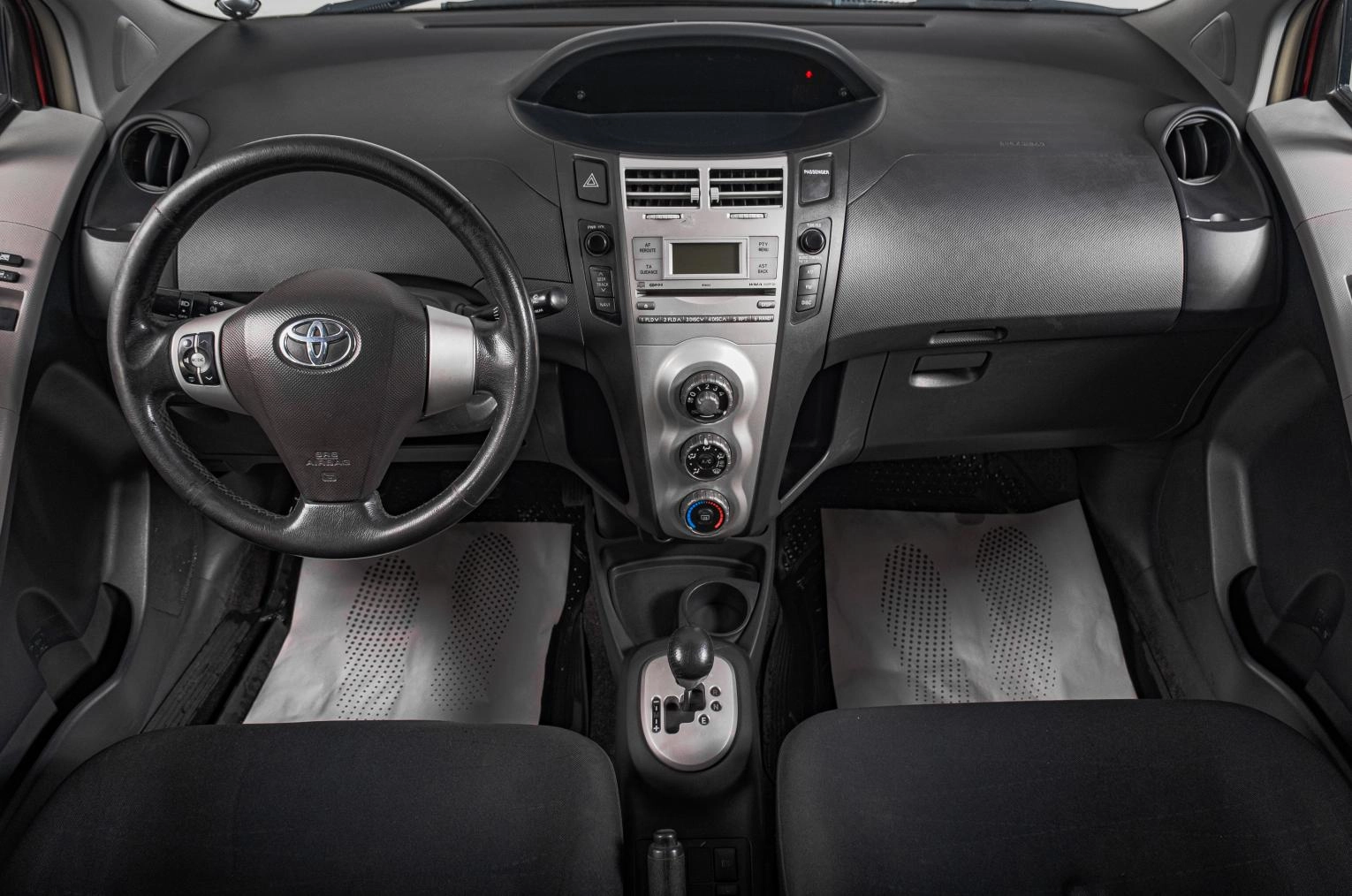 Toyota Yaris 10 из 22