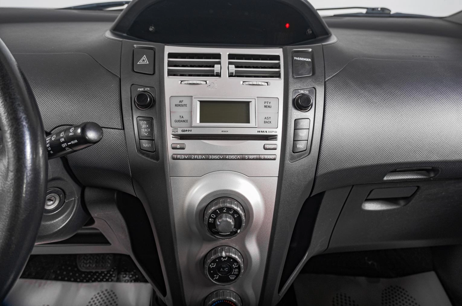 Toyota Yaris 15 из 22