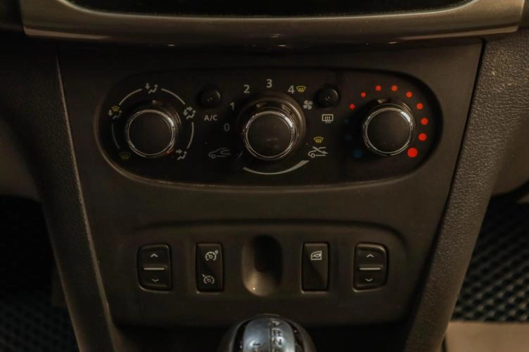 Renault Logan 13 из 18