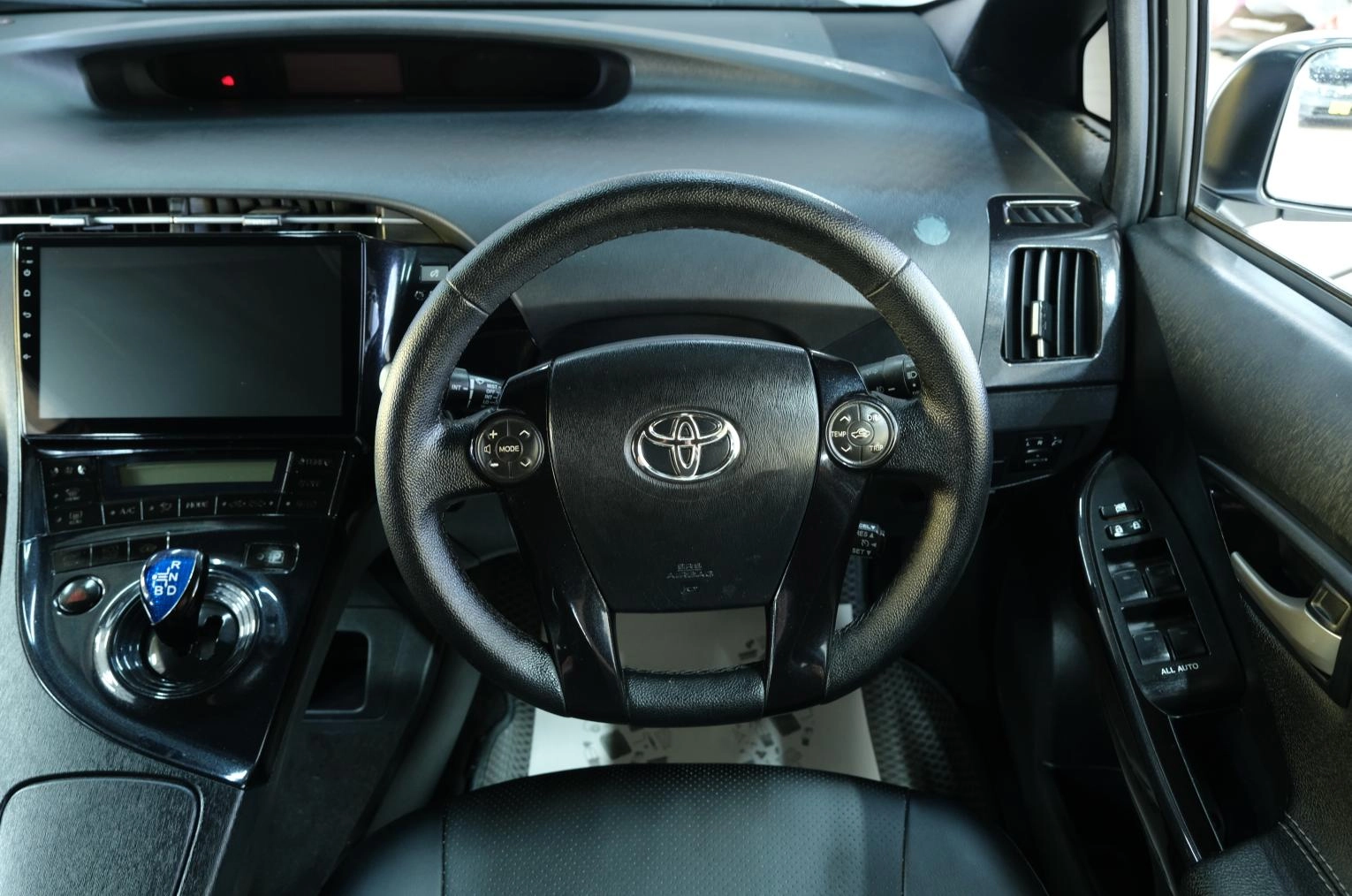Toyota Prius 11 из 21