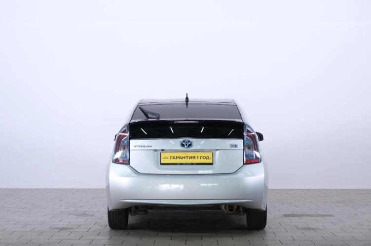 Toyota Prius 5 из 6