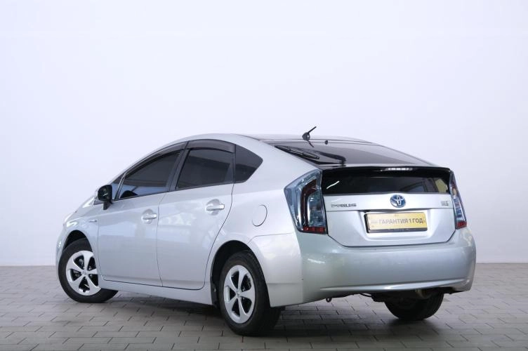 Toyota Prius 4 из 6