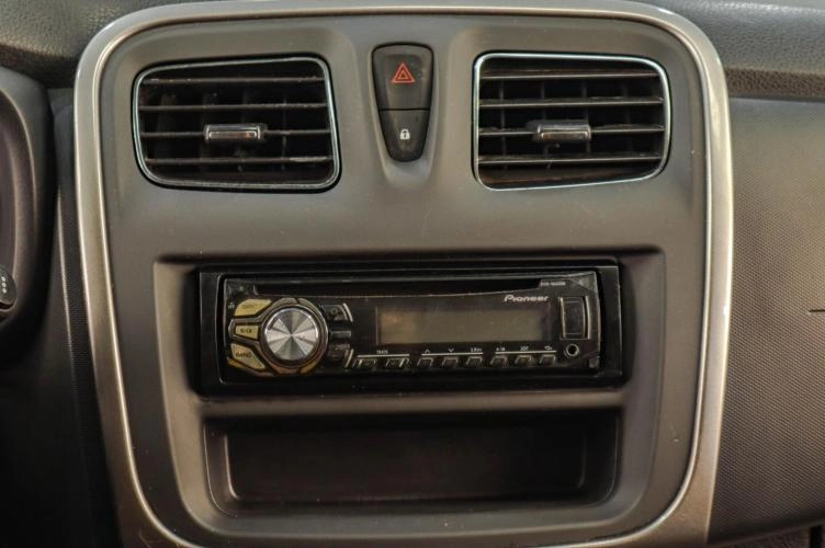 Renault Logan 13 из 18
