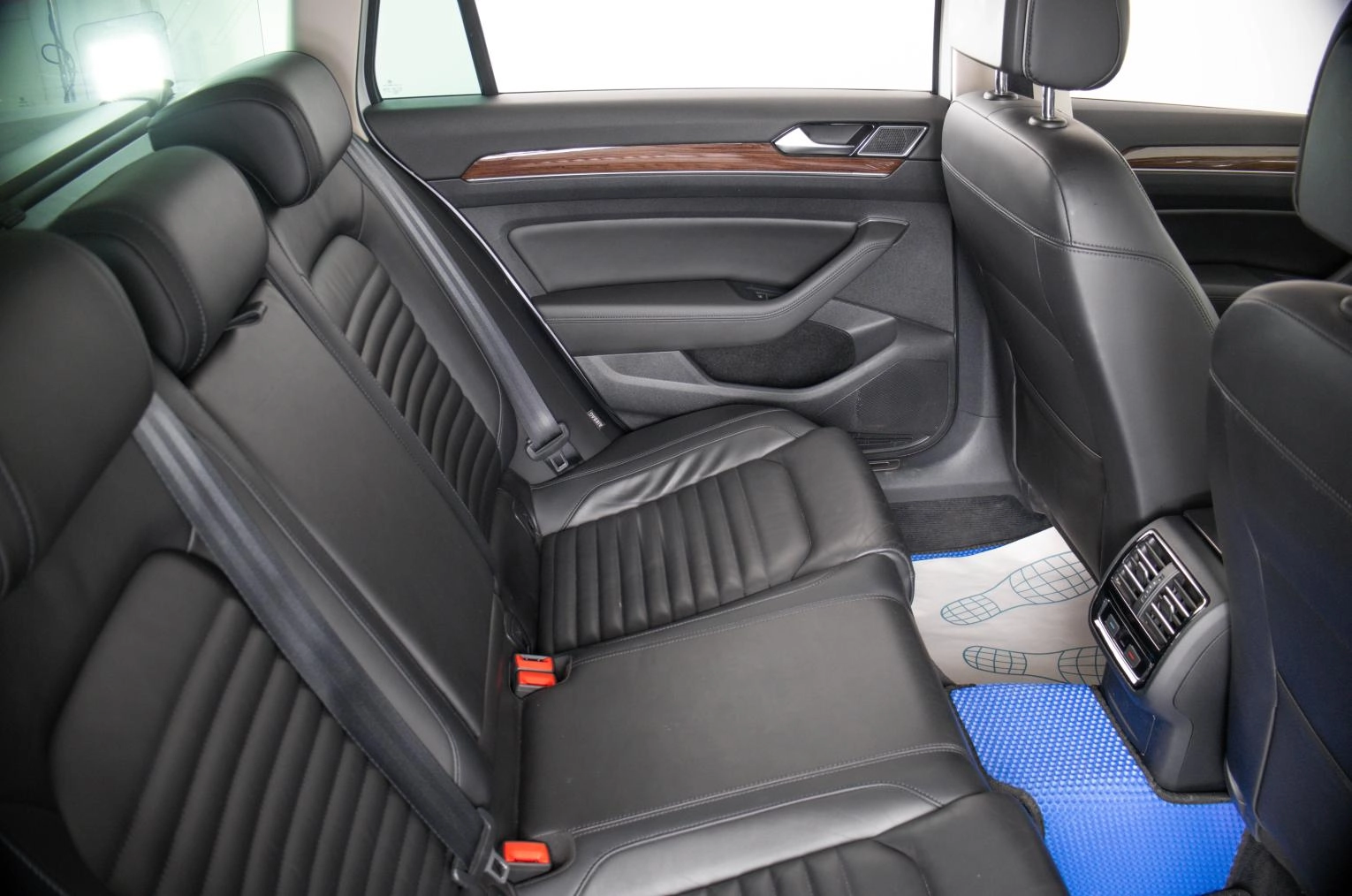 Volkswagen Passat 9 из 25