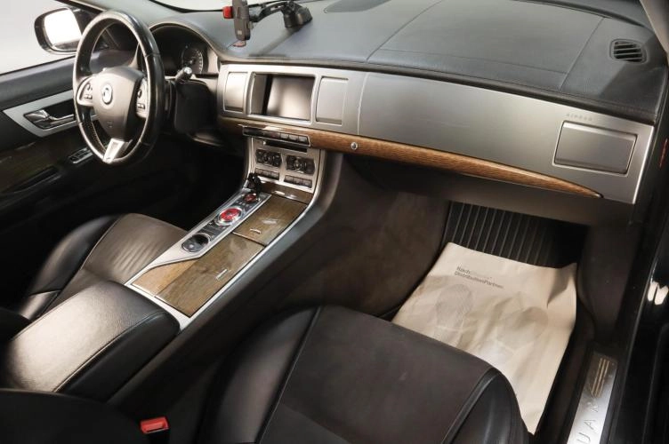 Jaguar XF 9 из 11