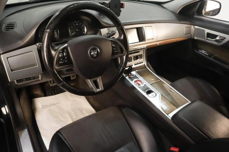 Jaguar XF 8 из 11