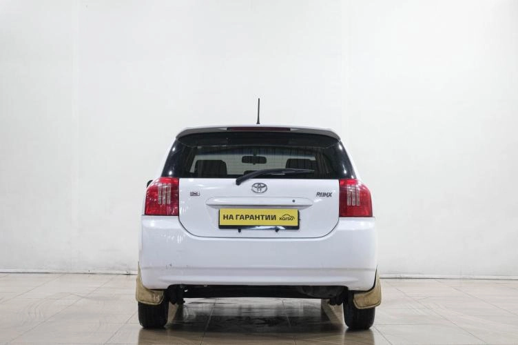 Toyota Corolla 5 из 6