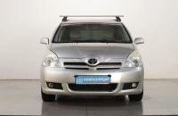 Toyota Corolla Verso 2 из 17