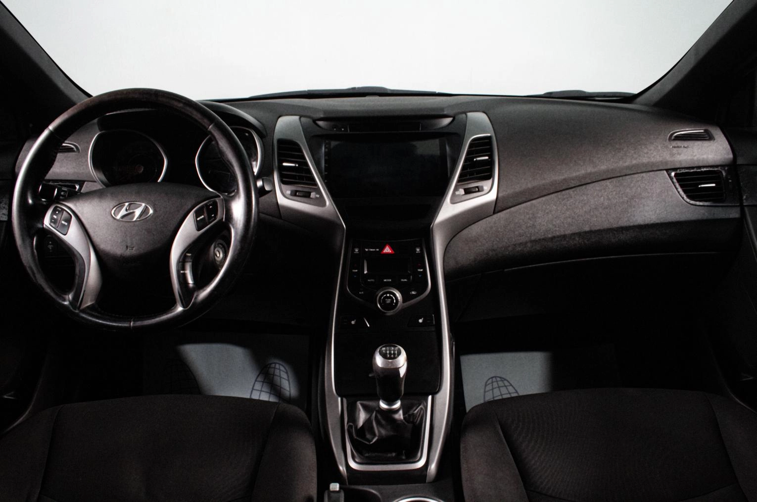 Hyundai Elantra 11 из 16