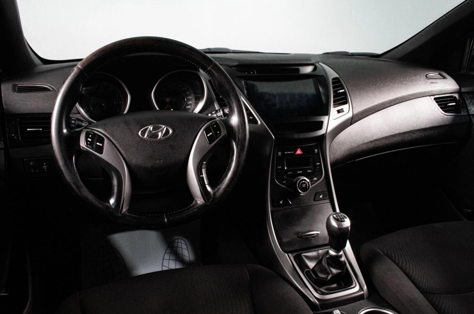 Hyundai Elantra 10 из 16