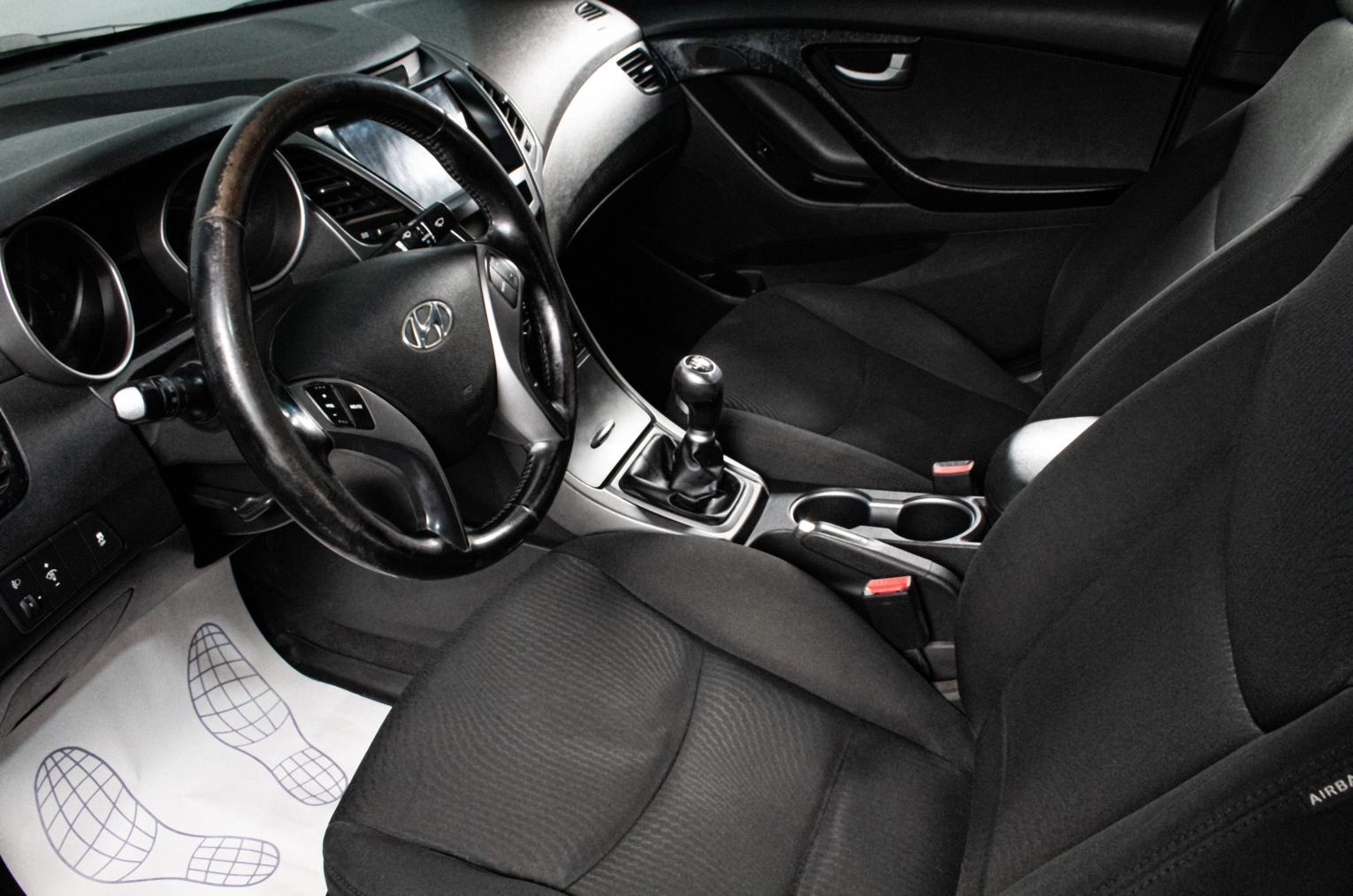 Hyundai Elantra 8 из 16