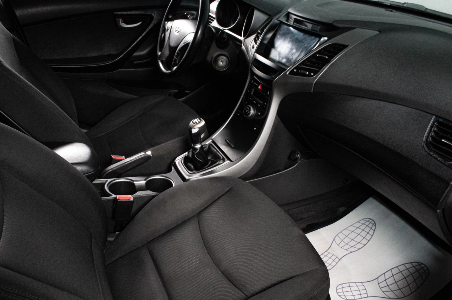 Hyundai Elantra 9 из 16