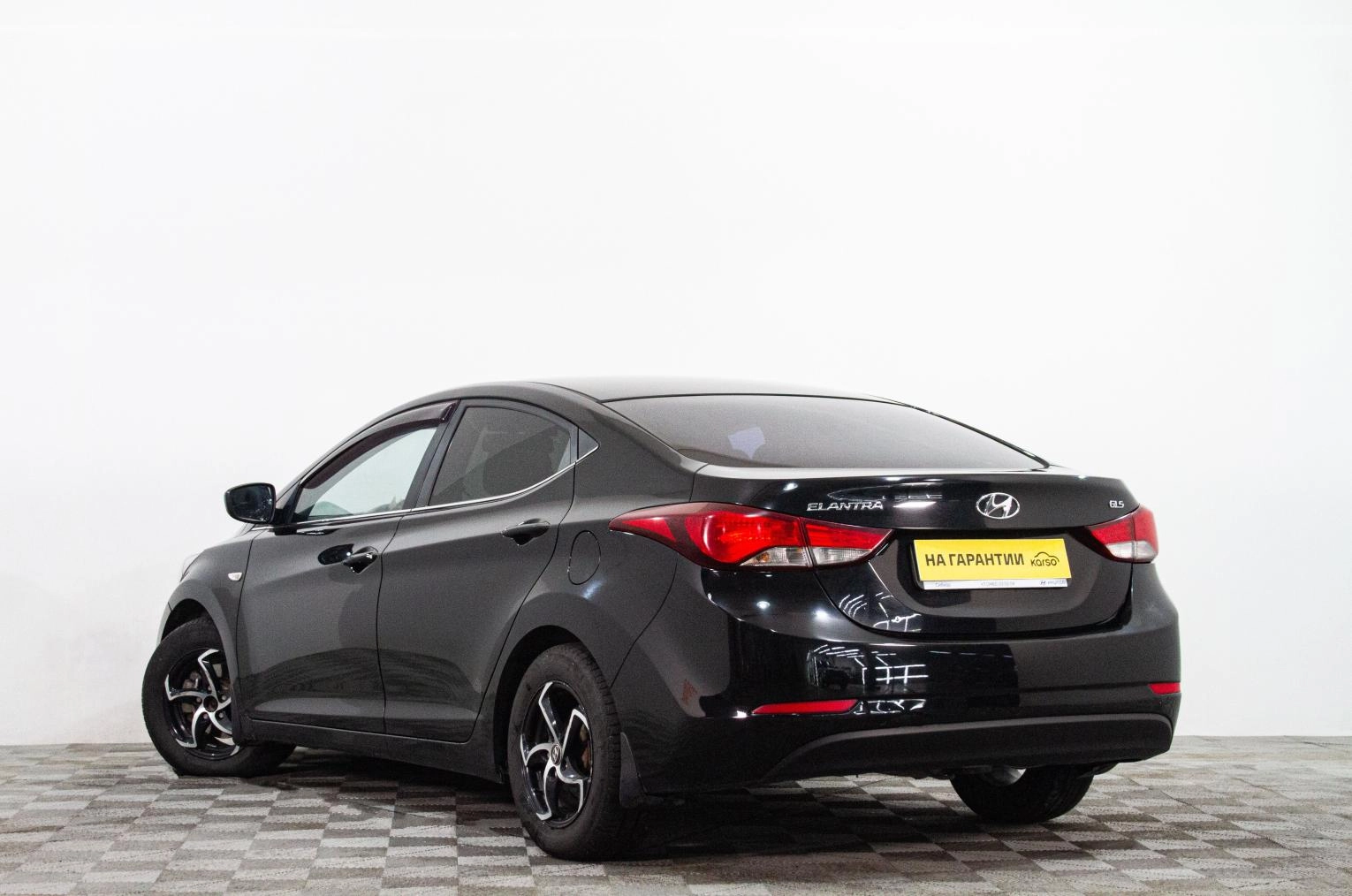 Hyundai Elantra 4 из 16