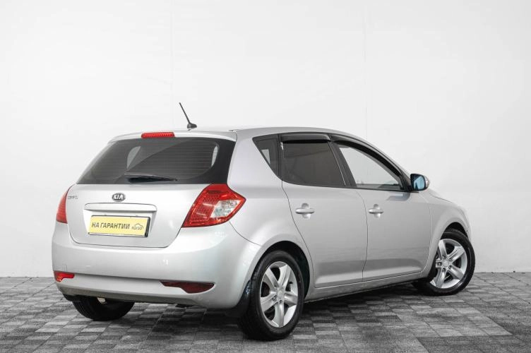 KIA cee'd 6 из 20