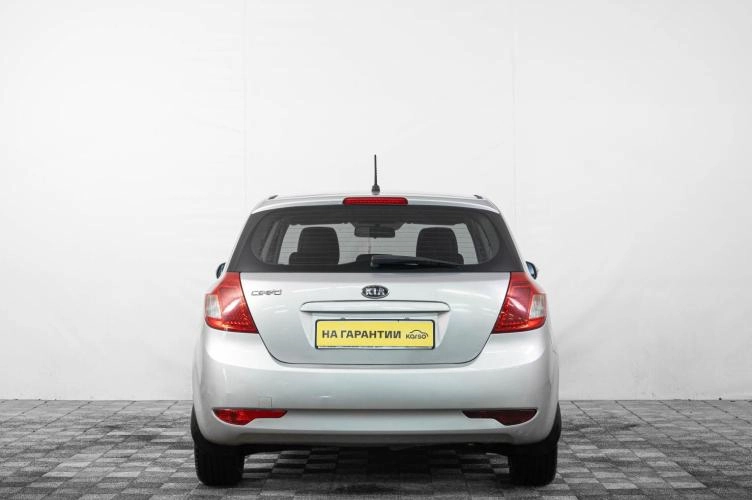 KIA cee'd 5 из 20