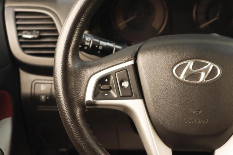 Hyundai Solaris 12 из 19