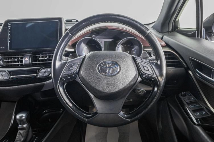 Toyota C-HR 13 из 26