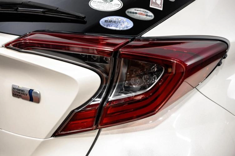 Toyota C-HR 8 из 26