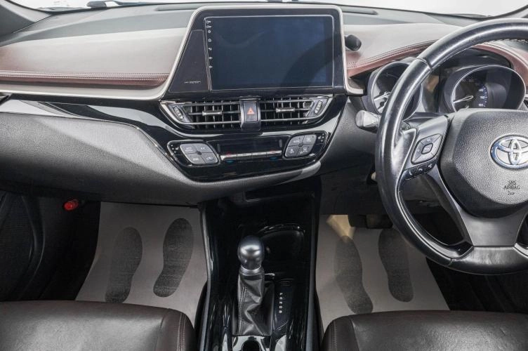 Toyota C-HR 17 из 26