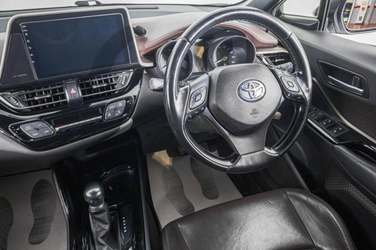 Toyota C-HR 16 из 26