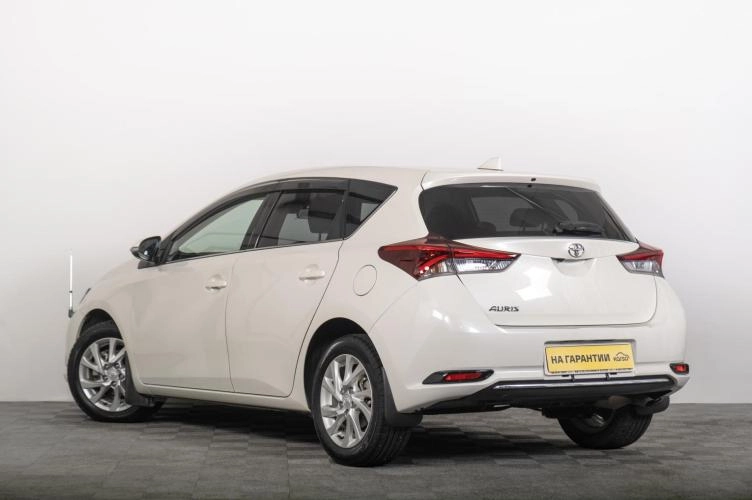 Toyota Auris 5 из 6