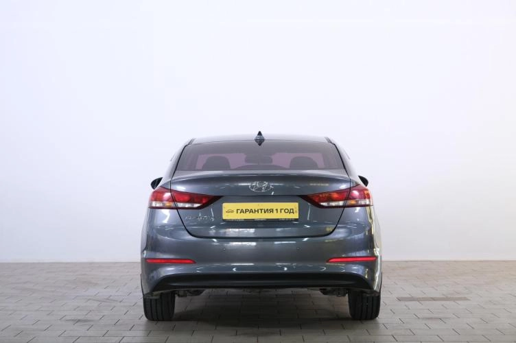 Hyundai Elantra 5 из 6