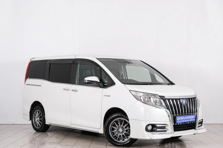 Toyota Esquire 1 из 6