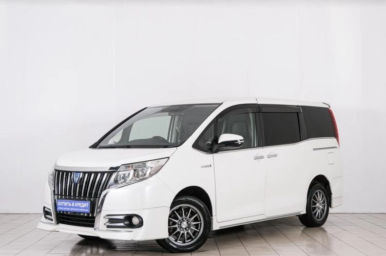Toyota Esquire 3 из 6