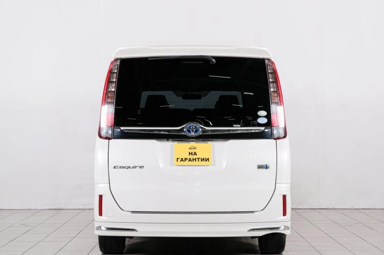 Toyota Esquire 5 из 6